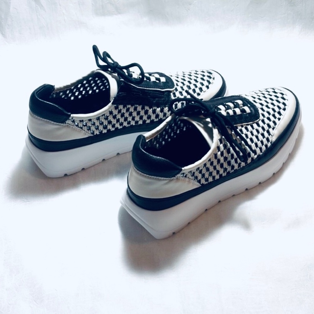 Vaneli Sport Women’s Sneakers Black/White 7 1/2 - Picture 3 of 5